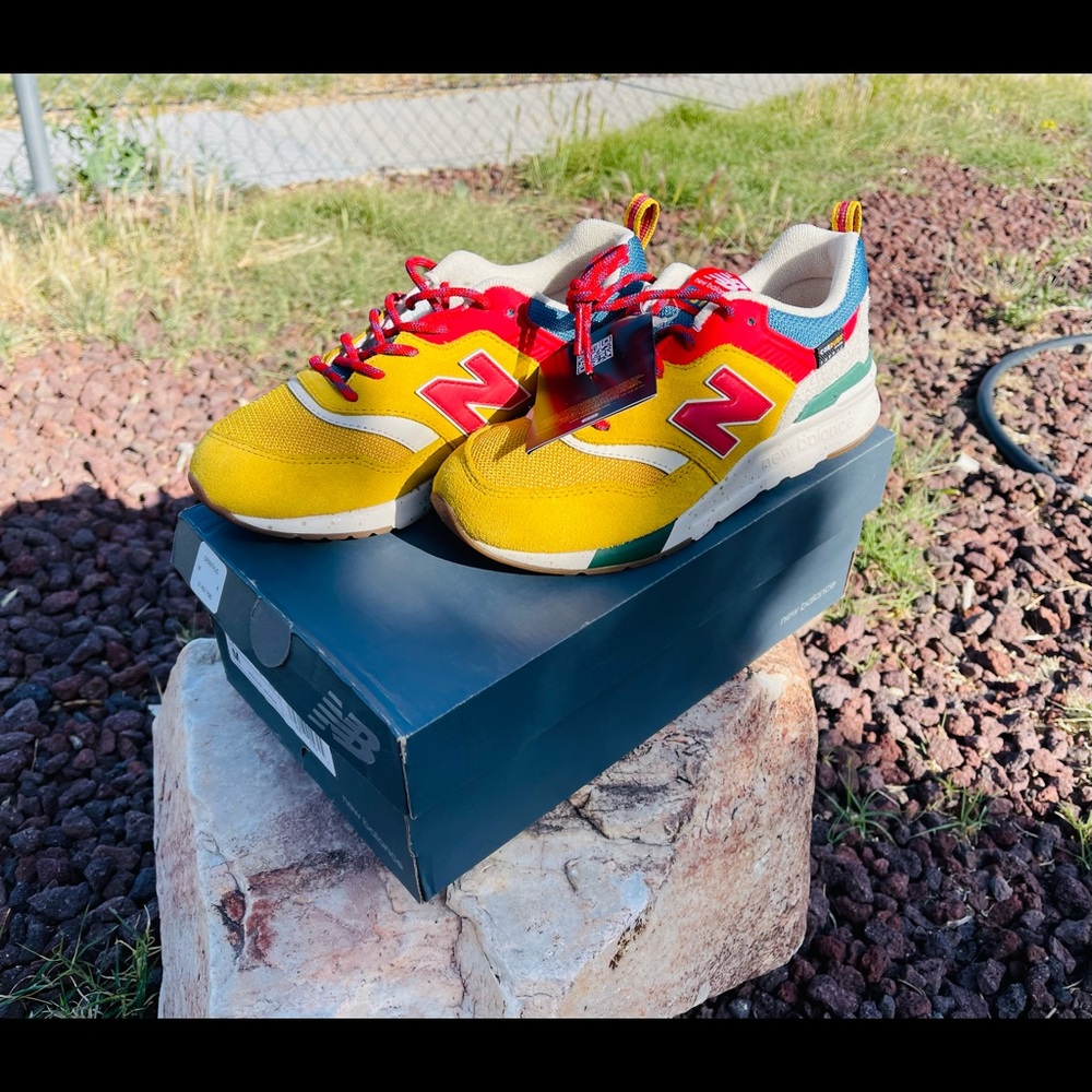 NewBalance Multi-Color Kids Size 4